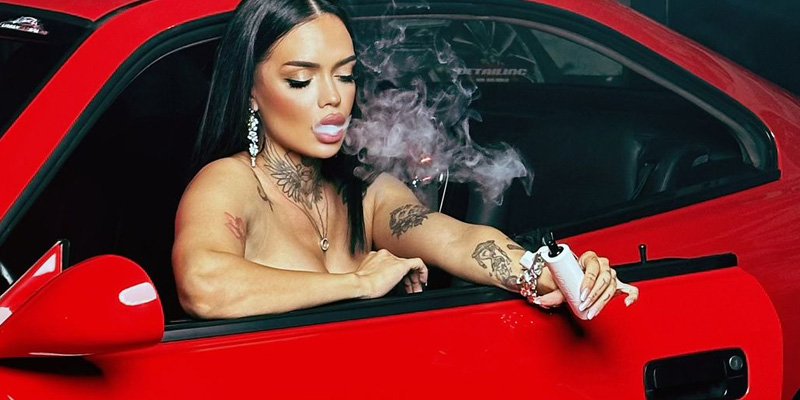 Arabada Vozol Shisha 25000 İ&ccedil;en Kadın